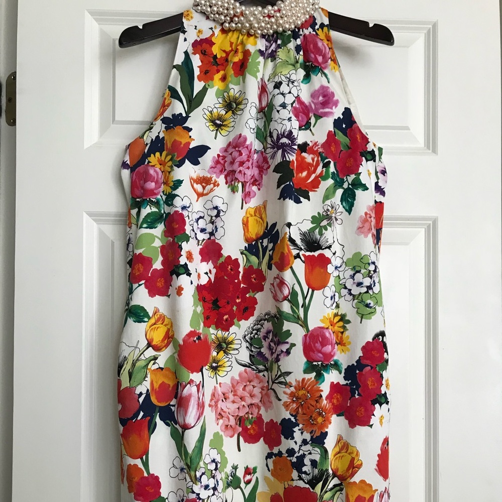 MOSCHINO dress size 40 or US size 6. Pearl choker collar and pockets